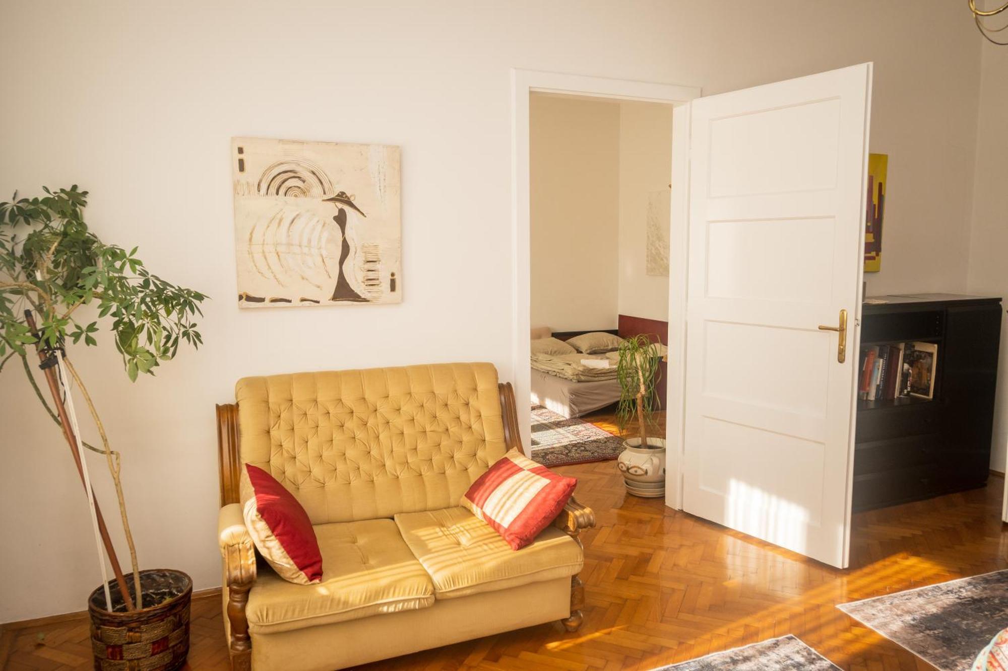 Apartment Spacious Parkfront Sarajevo