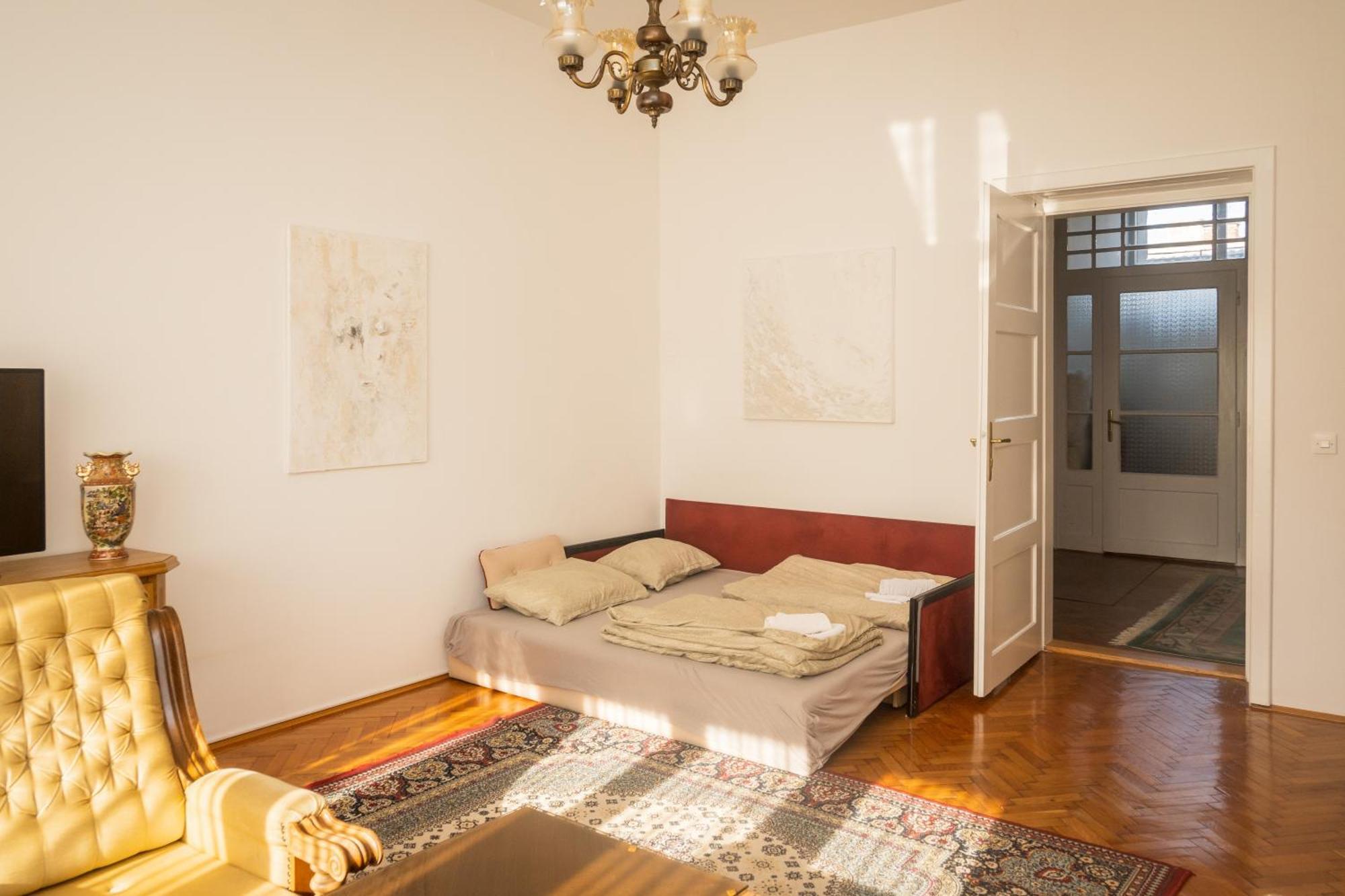 Spacious Parkfront