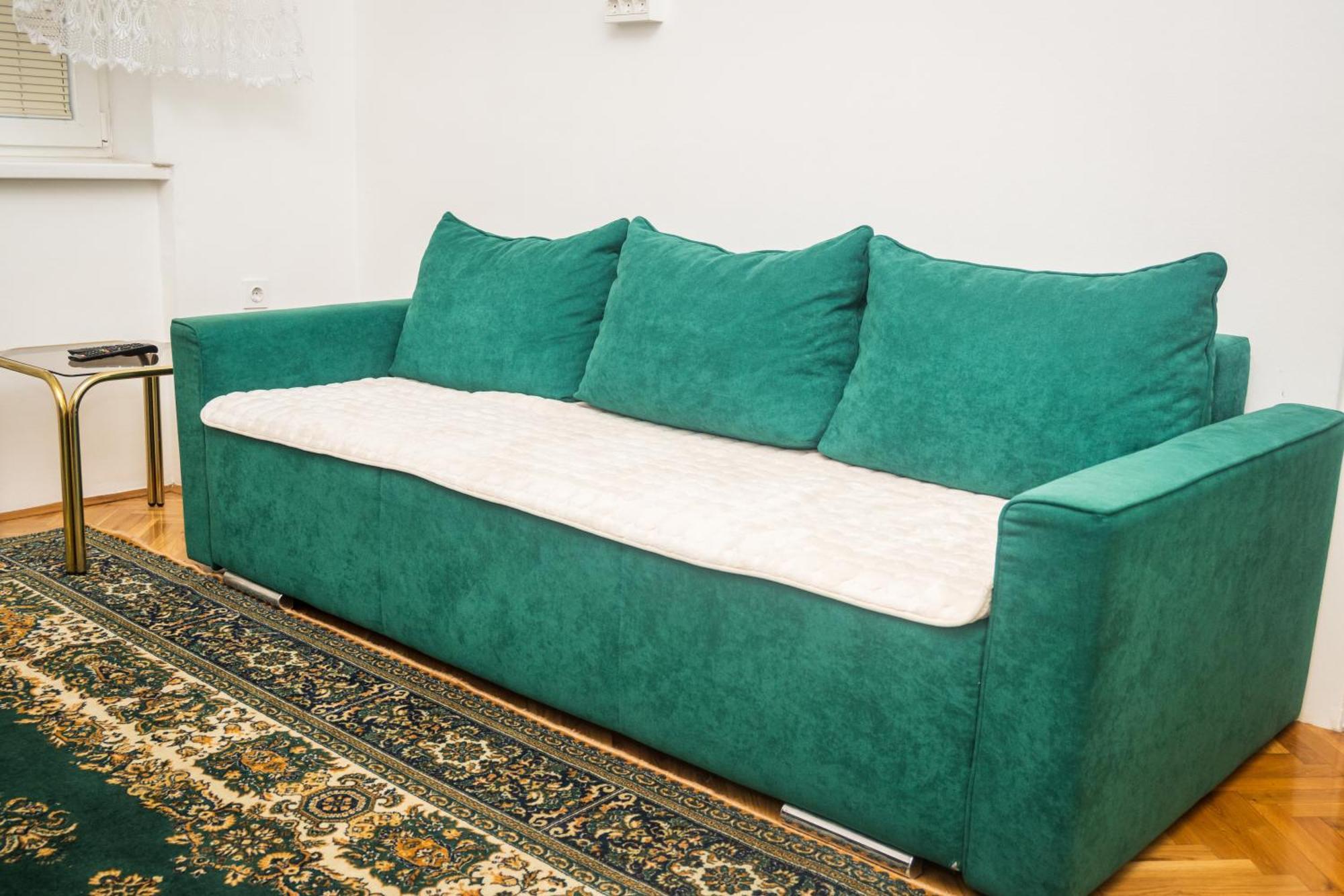 Spacious Parkfront Apartment *