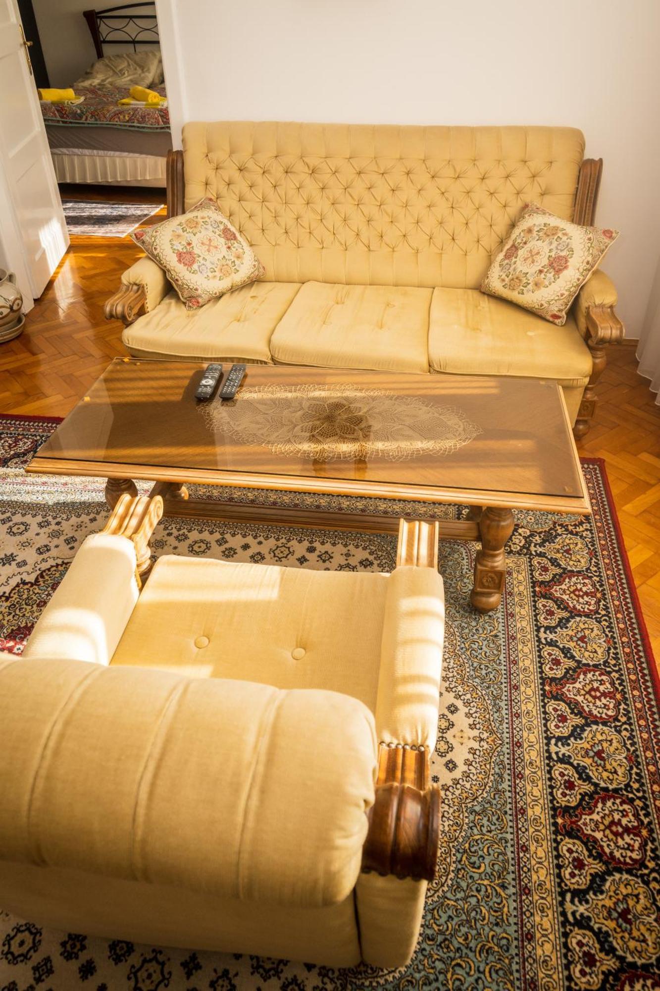 Apartment Spacious Parkfront