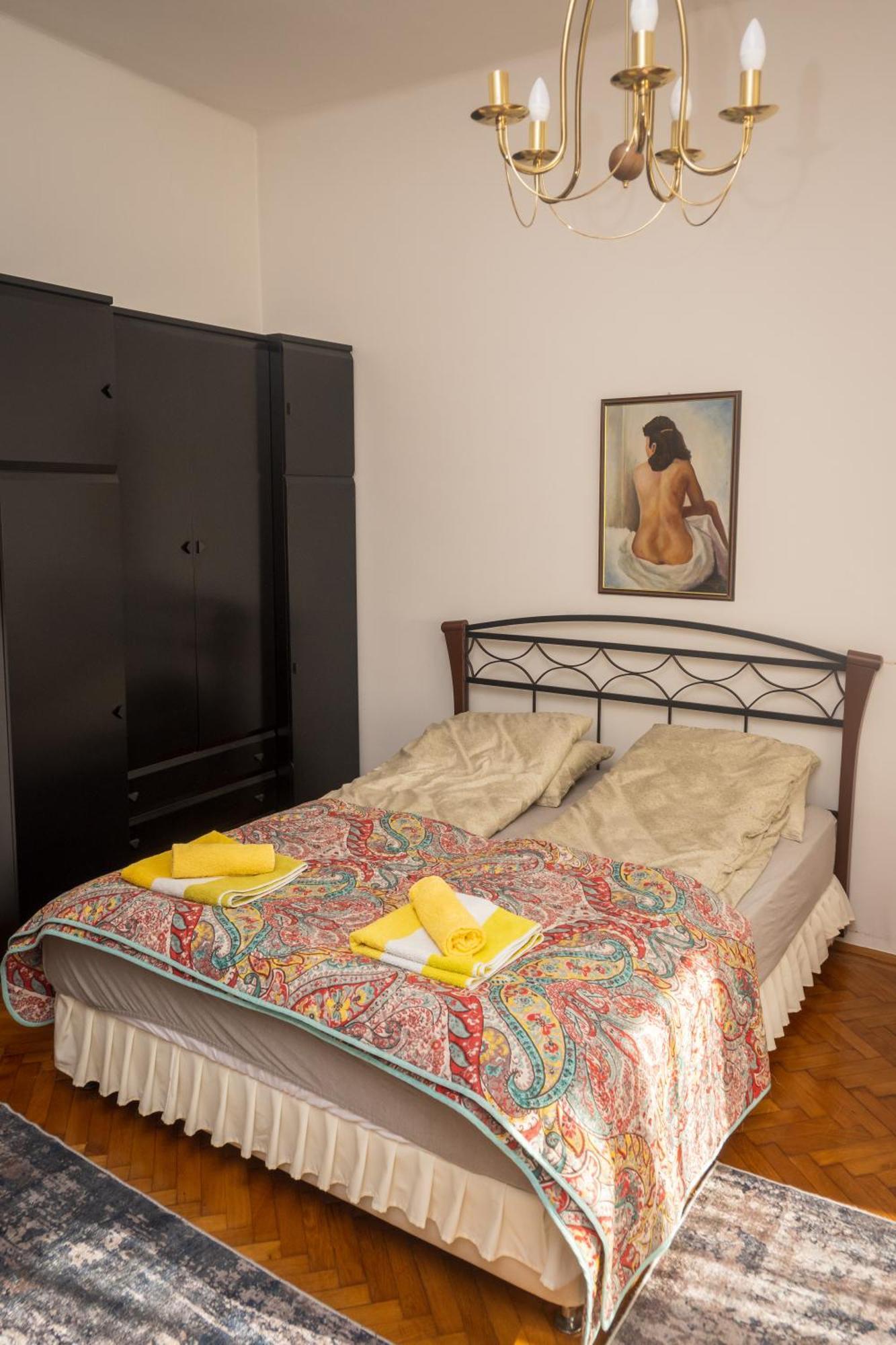 Spacious Parkfront Apartment Sarajevo