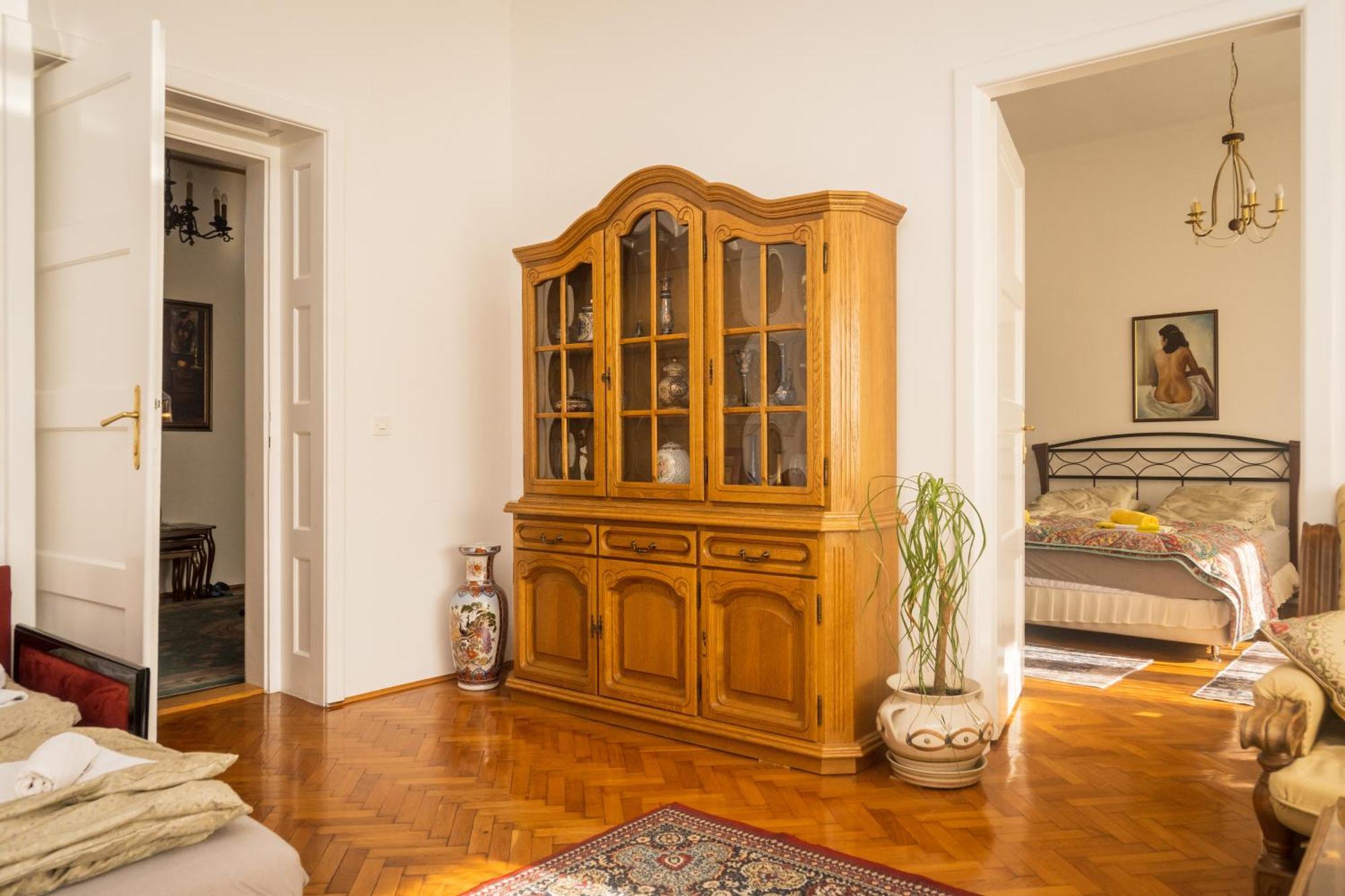 Apartment Spacious Parkfront