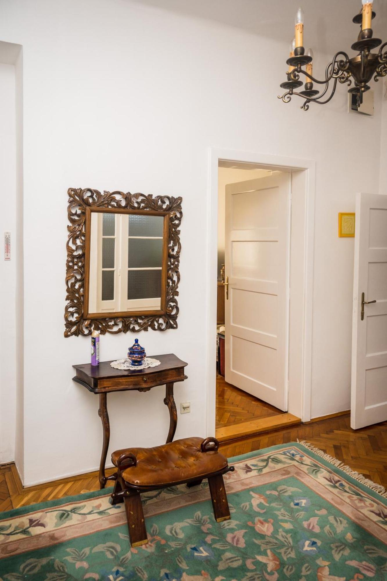 Spacious Parkfront Apartment Sarajevo